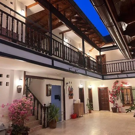 Palma Rosa Çamyuva