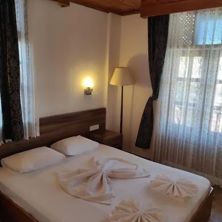 Palma Rosa Oda ve Kahvaltı 3*