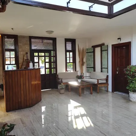 Palma Rosa Bed & Breakfast Camyuva