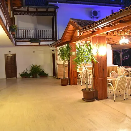 Palma Rosa Bed & Breakfast Camyuva