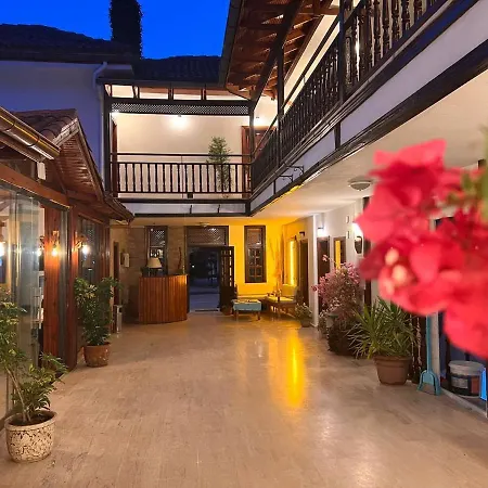 Palma Rosa Bed & Breakfast Camyuva