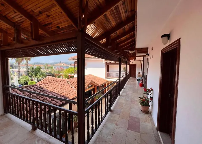 Palma Rosa Çamyuva