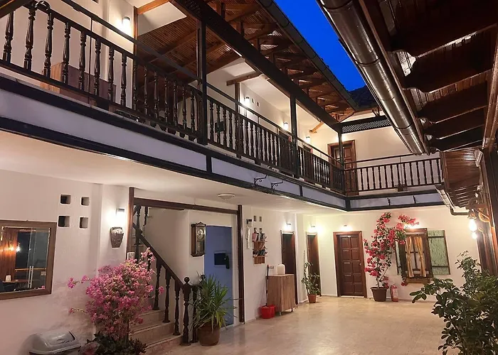 Palma Rosa Çamyuva